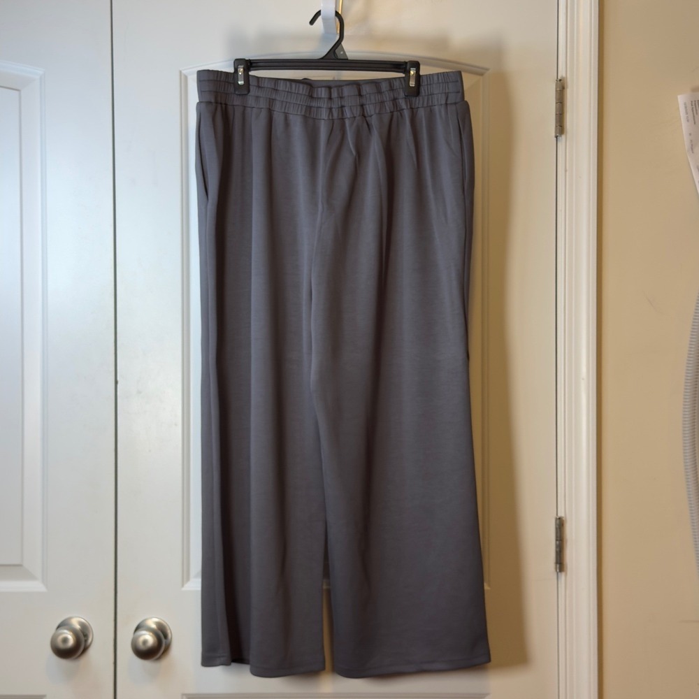 NWOT Coo Chic Gray Sleeveless Size 2X Top/Wide Crop Wide Leg Pants Set V Neck - Picture 7 of 16